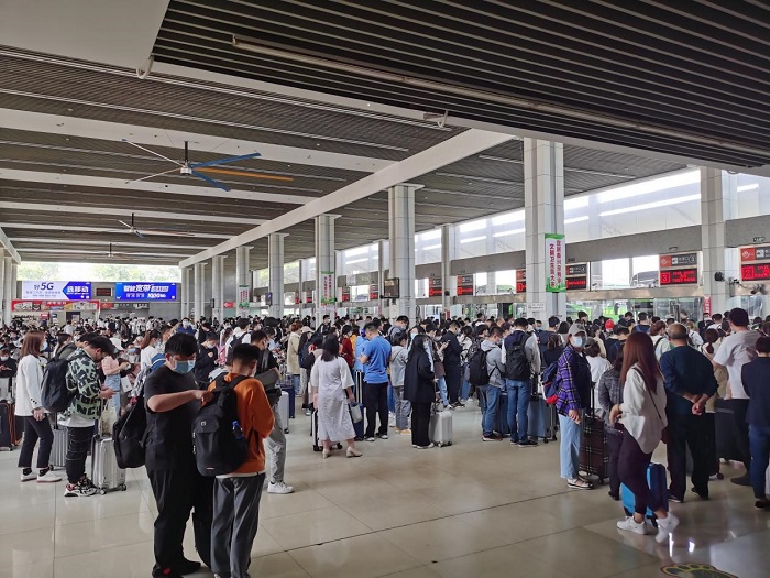 泰通運(yùn)輸集團(tuán)圓滿完成“五一”假期運(yùn)輸保障任務(wù) 泰通運(yùn)輸集團(tuán)圓滿完成“五一”假期運(yùn)輸保障任務(wù)